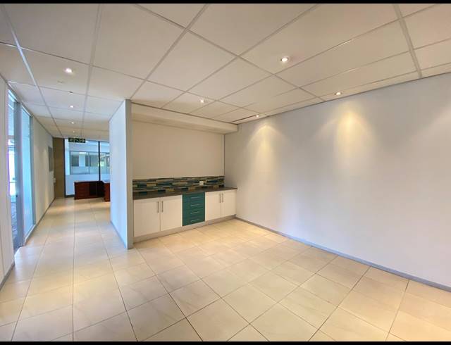 701M² OFFICE TO LET IN BRYANSTON
